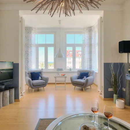 Zum Weissen Roessl App Strandkoje *